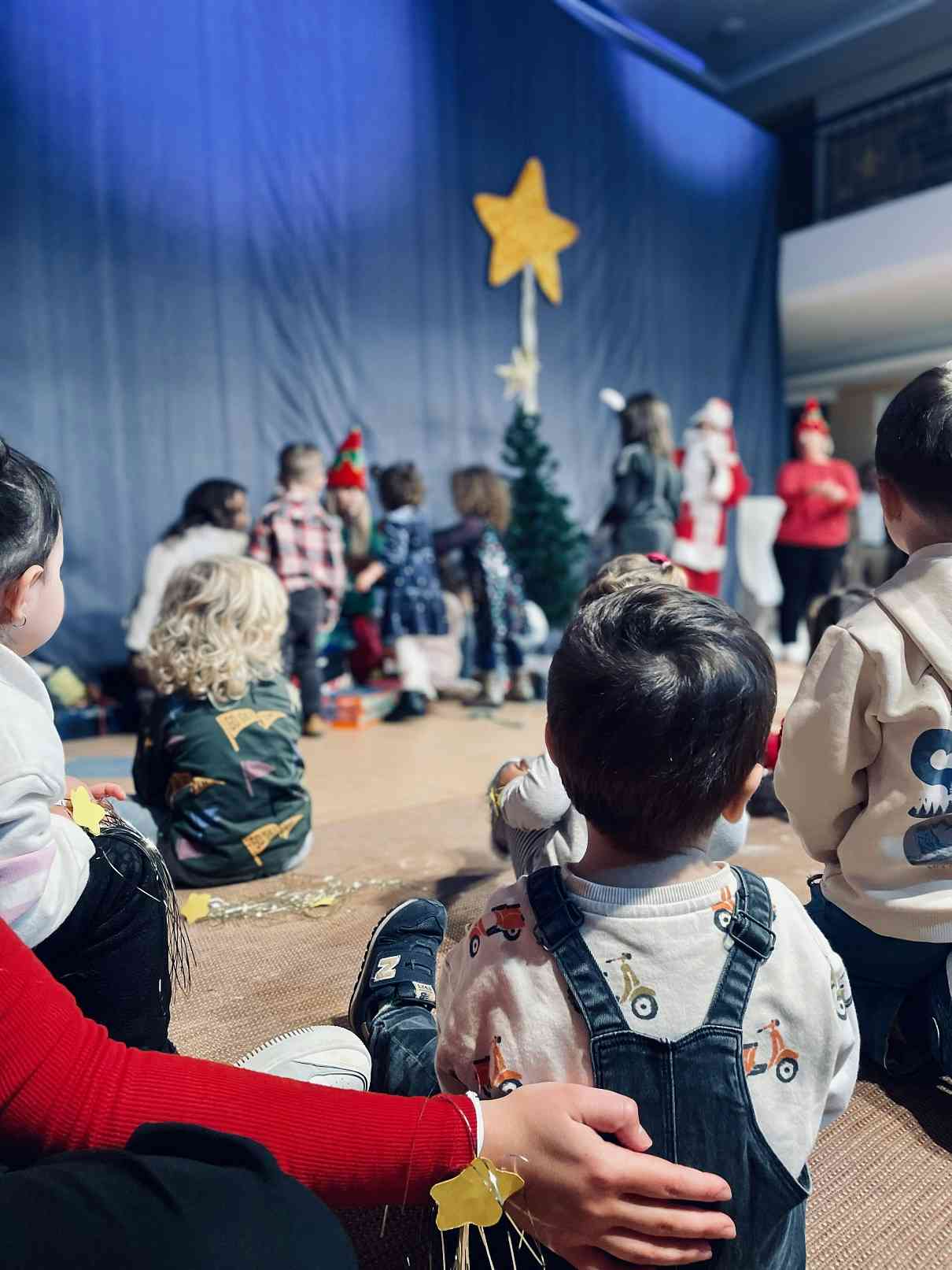 Χριστουγεννιάτικη Εκδήλωση του Παιδικού Σταθμού των Εκπαιδευτηρίων Μπουγά με τις σπουδάστριες του τμήματος των Βοηθών Παιδαγωγών Πρώιμης Παιδικής Ηλικίας