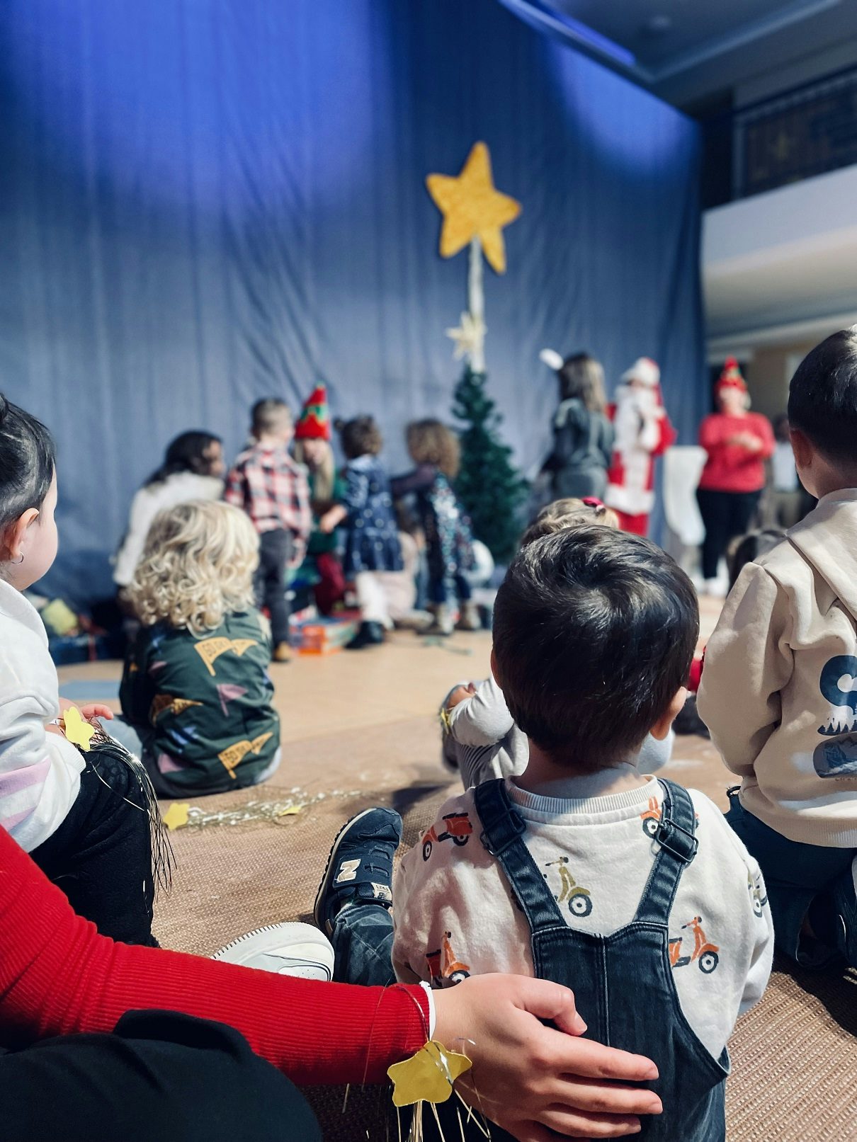 Χριστουγεννιάτικη Εκδήλωση του Παιδικού Σταθμού των Εκπαιδευτηρίων Μπουγά με τις σπουδάστριες του τμήματος των Βοηθών Παιδαγωγών Πρώιμης Παιδικής Ηλικίας